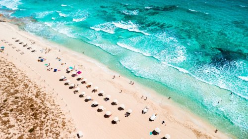 Nur 3 Stunden entfernt: Auf dieser europäischen Insel sieht es aus wie in der Karibik