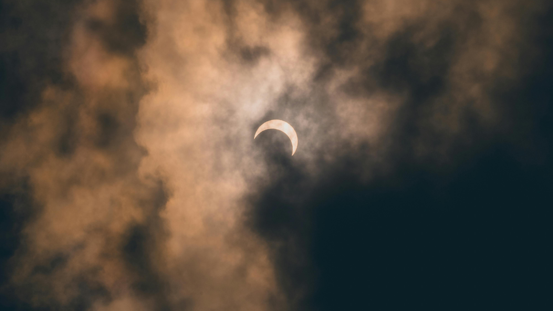 Wochenhoroskop: So beeinflusst die Sonnenfinsternis deine Woche vom 24. bis 30. März