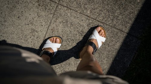 Statt Blasenpflaster: Nie wieder wunde Füße dank dieses günstigen dm-Produkts