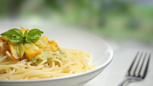 Rezept: Cremige Pasta mit Zucchini ist das leckerste Mittagessen, wenn man wenig Zeit zum Kochen hat
