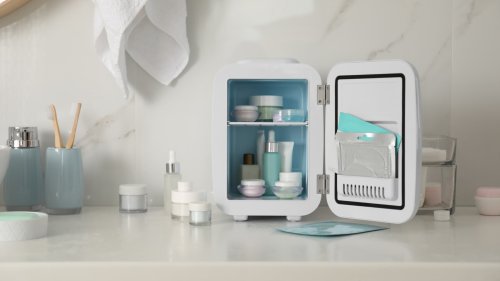 Achtung: Diese Kosmetik gehört im Sommer unbedingt in den Kühlschrank – und diese nicht