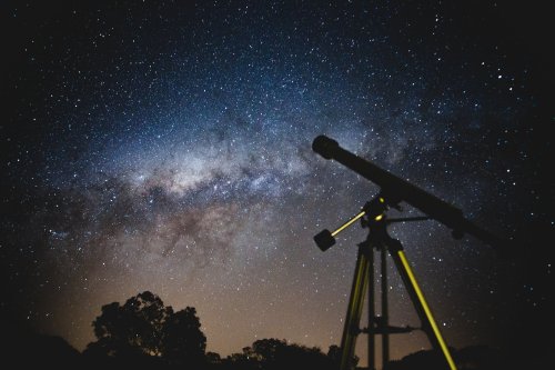 Binoculars, Telescopes & Accessories for Stargazing