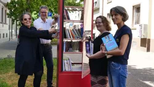 Oranierstraße neuer Standort für Bücherschrank