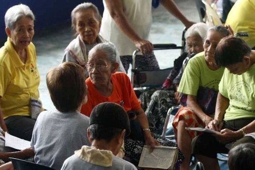 Marcos signs expanded Centenarian Law