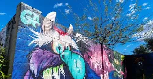 25 photos from Phoenix’s annual Oak Street Alley Mural Festival