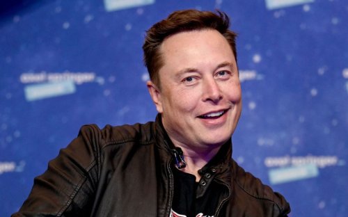 Elon Musk se fait contredire par deux employés en public sur Twitter, il les licencie sur le champ