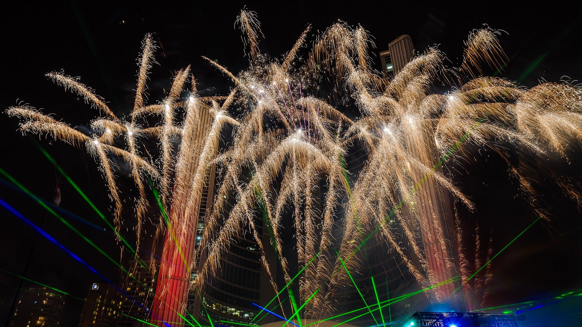 Seven tips to photograph fireworks and architecture