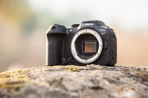 Canon EOS R7 Mark II: Präsentation 2024 mit Stacked Sensor?