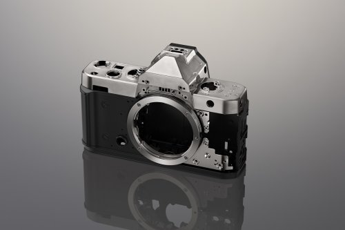 Nikon prüft weitere Retro-Kameras, Canon bleibt skeptisch