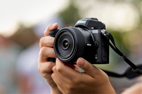 Jetzt auch Nikon: Neue APS-C-Kamera und -Objektive im Anflug