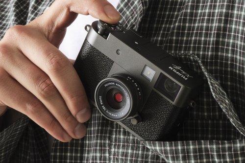 Fujifilm X half : mini compact à capteur 1”, format vertical et fonction 2-en-1