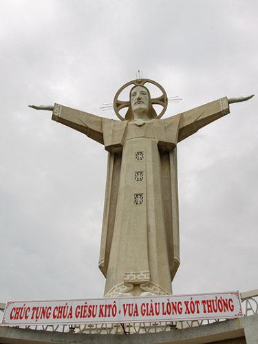 Vietnamese Jesus Statue: Climbing the Christ of Vung Tau