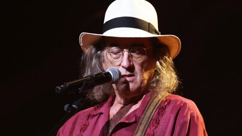 James McMurtry Plays Nashville Show In Drag, Protesting Tennessee Law ...