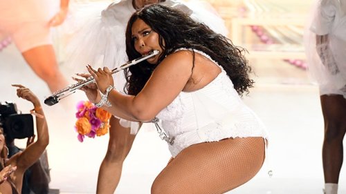BET Awards 2019: Watch Lizzo Perform “Truth Hurts” (Complete With Flute Solo)