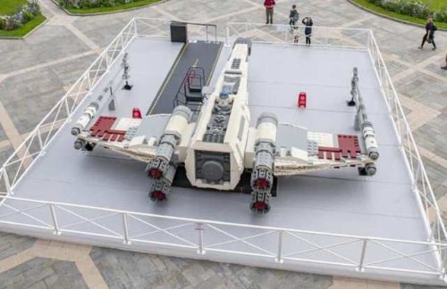 Un X-Wing LEGO grandeur nature à l'expo gratuite LEGO x Star Wars de Levallois