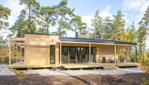 Une maison simple en bois de 74m2 au look minimaliste
