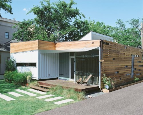 Une maison container familiale de 172m2 bardée de bois