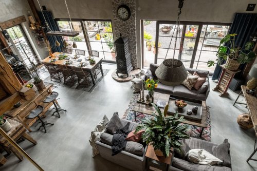 Une incroyable maison à la décoration bohème et ses annexes
