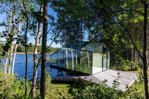 Une mini maison vitrée de 24m2 avec vue en Finlande (avec plan)