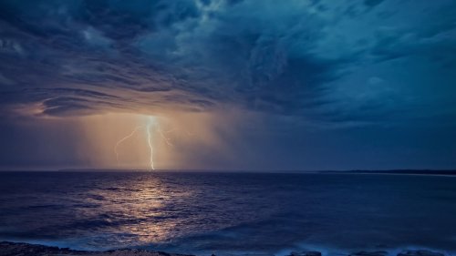 Met Office issues thunderstorm warning for Cornwall with risk of lightning strikes and flooding