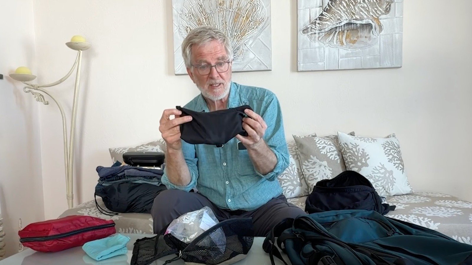 Rick Steves' Simple Luggage Tip Makes Returning Home From Europe Less Of A Hassle