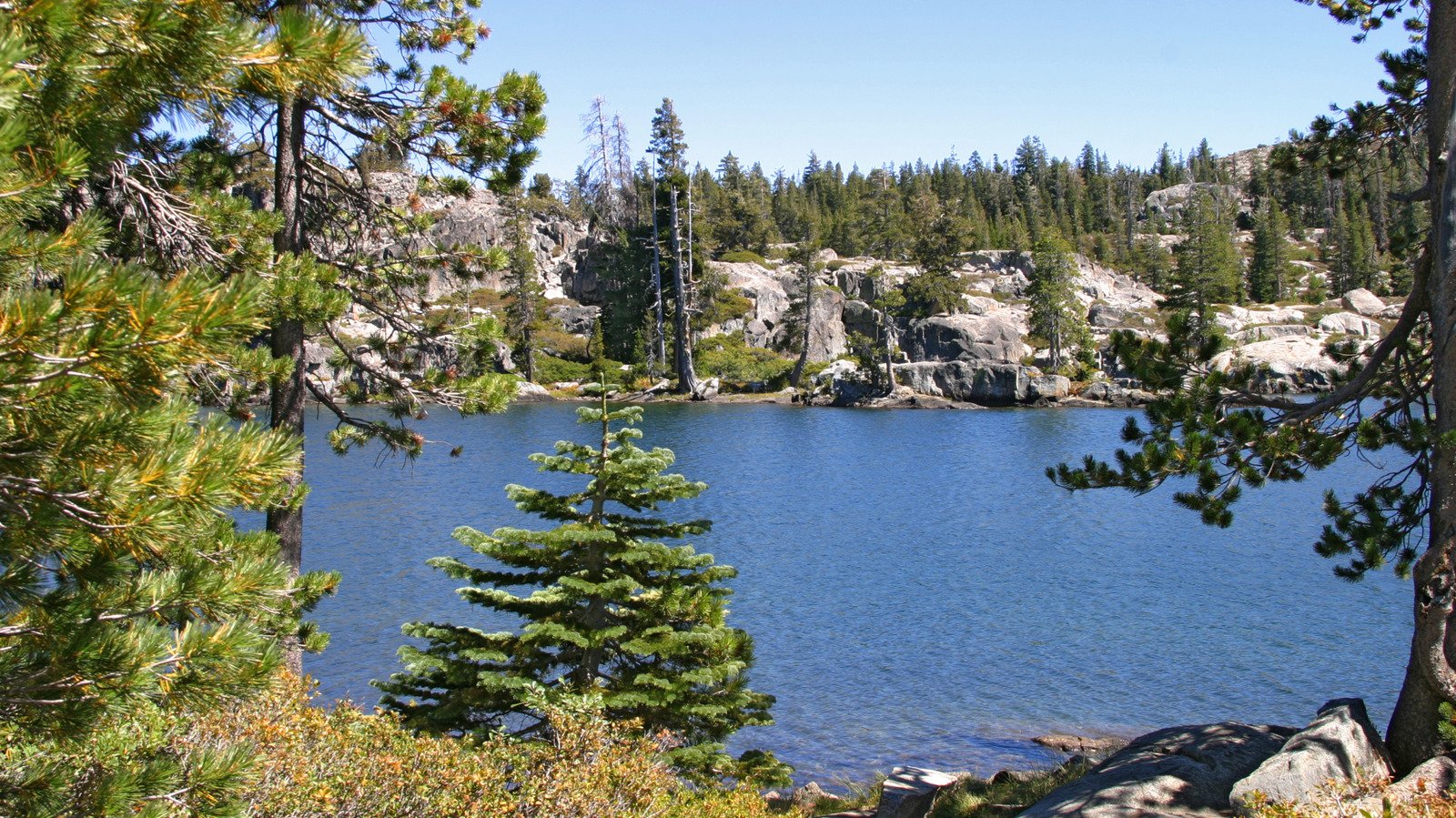 Forget Lake Tahoe, Visit California's Popular Trio Of Lakes In The Sierra Nevada - cover