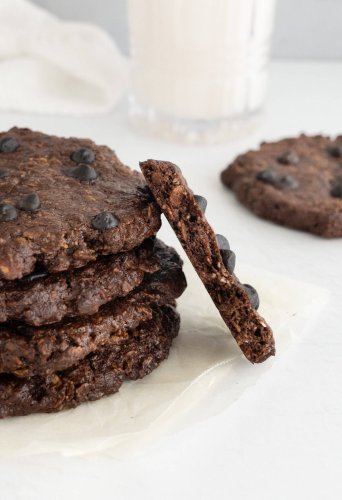 Healthy Vegan Chocolate Oatmeal Cookies