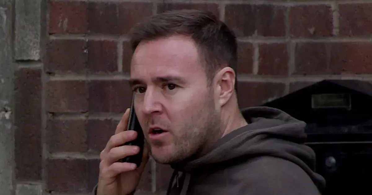 Coronation Street's Tyrone 'set for shock cobbles affair'- and Fiz will be heartbroken