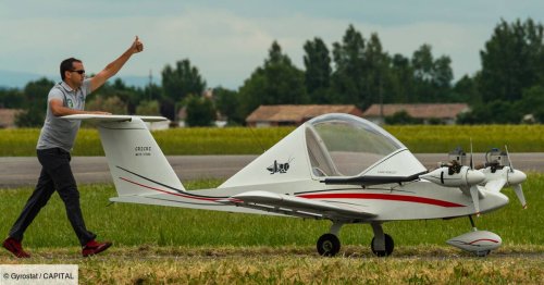Cricri, le plus petit avion bimoteur du monde