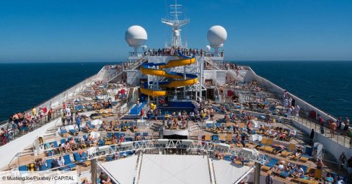 Depuis plus de 20 ans, il vit sur un bateau de croisière