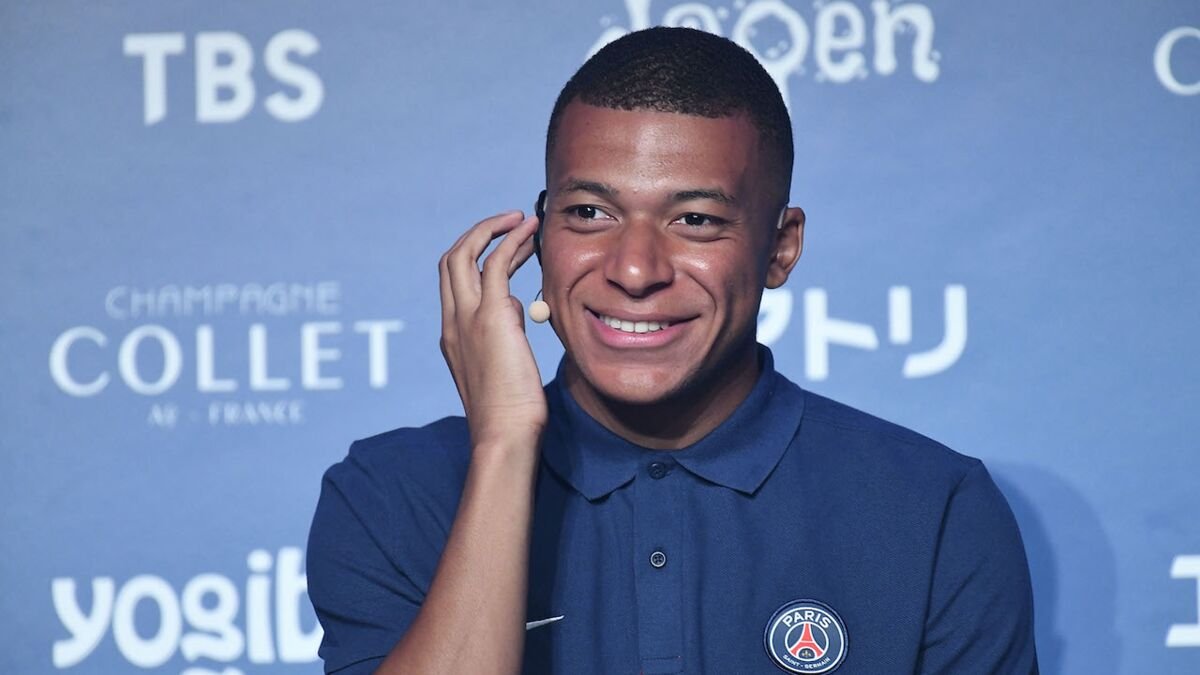 Kylian Mbappé En Couple Avec Une Marseillaise Kylian Mbappé en couple avec un mannequin transgenre ? Cette photo agite  les réseaux sociaux | Flipboard