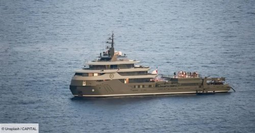 Un méga-yacht baptisé le "Q" sème la panique à Menton