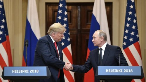 Trump encontra Putin e fala em 'relacionamento extraordinário' com a Rússia