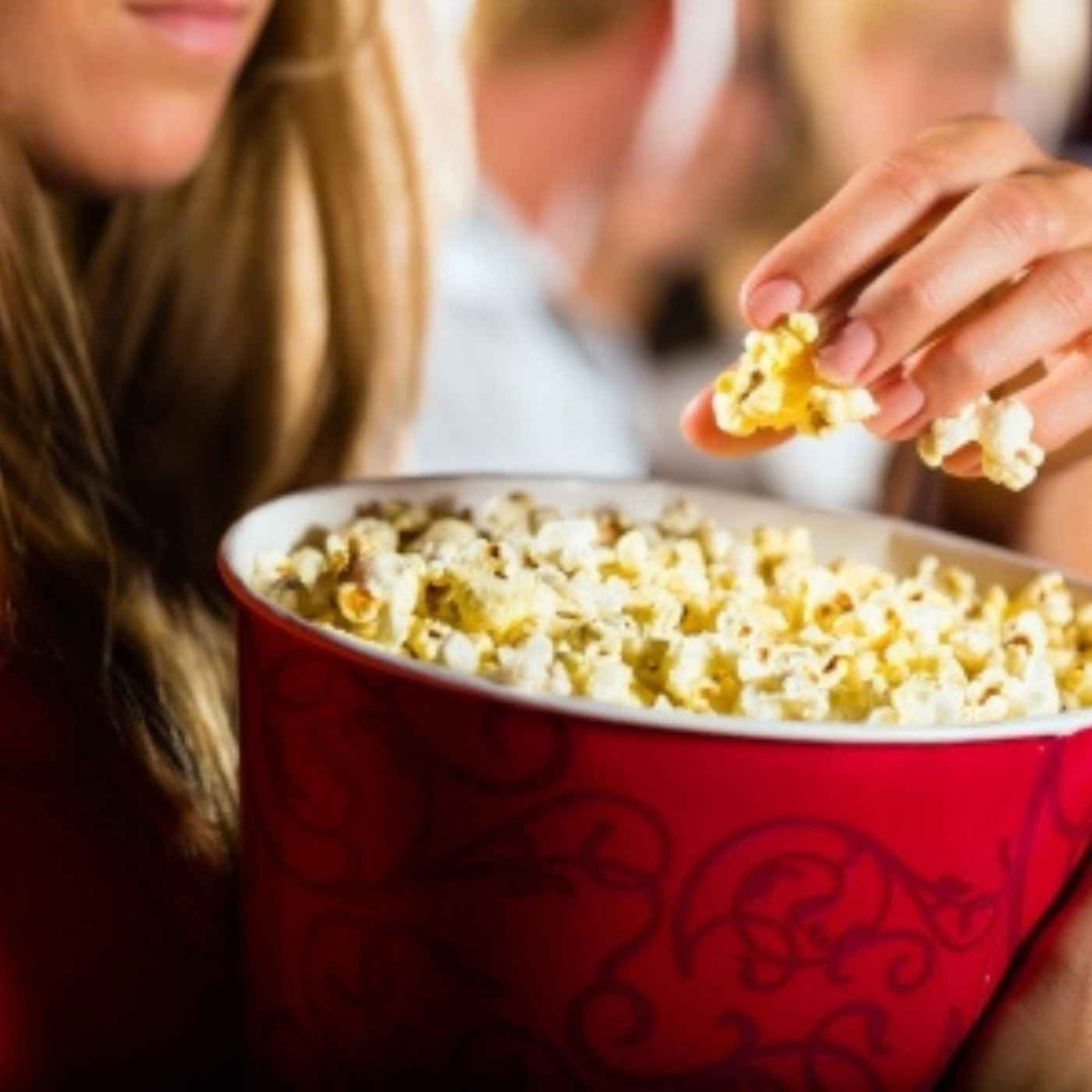 Pourquoi mange-t-on du pop corn au cinéma ? - Podcast
