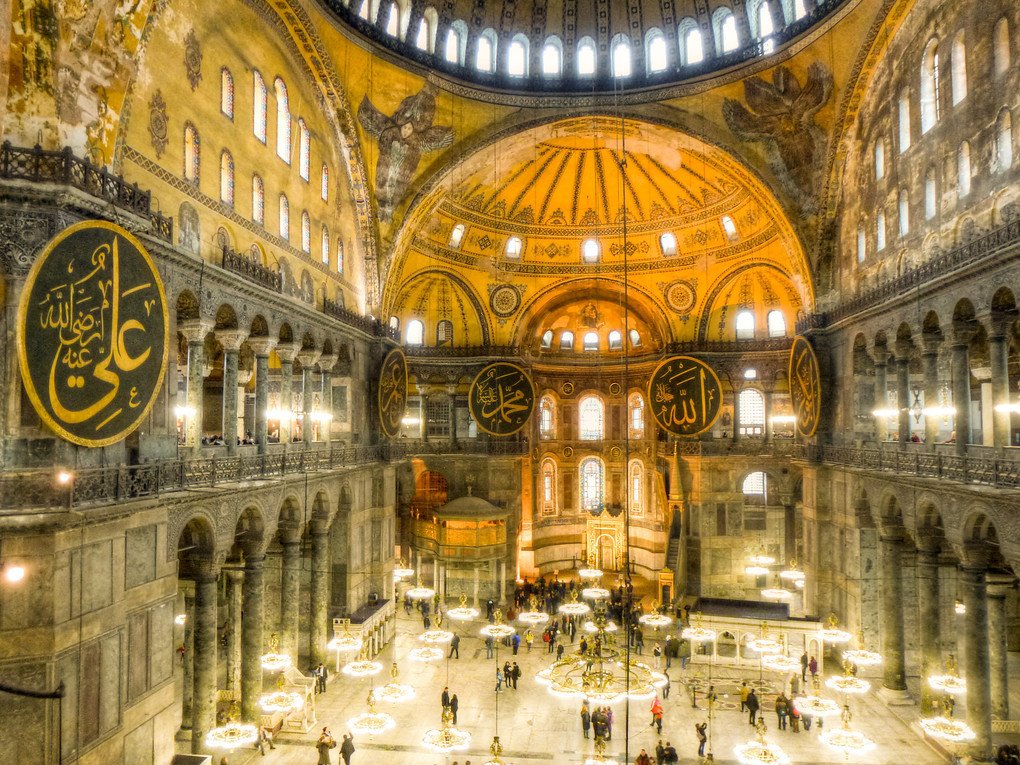 7 Things to Do Near the Anicent Sight of Hagia Sophia Istanbul