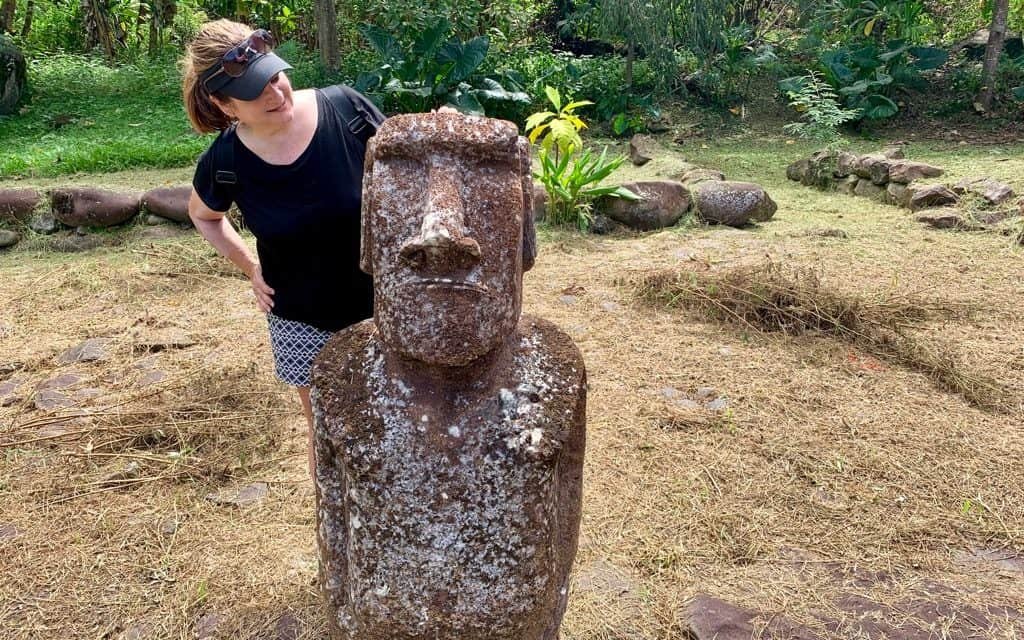 Nuku Hiva: Tiki's and A Moai