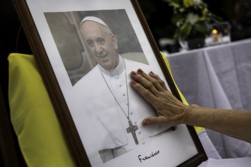 Pope Francis set to leave hospital, make first public appearance on Sunday
