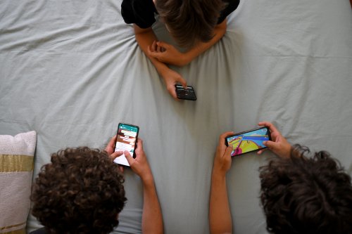 Bill banning social media for youngsters advances