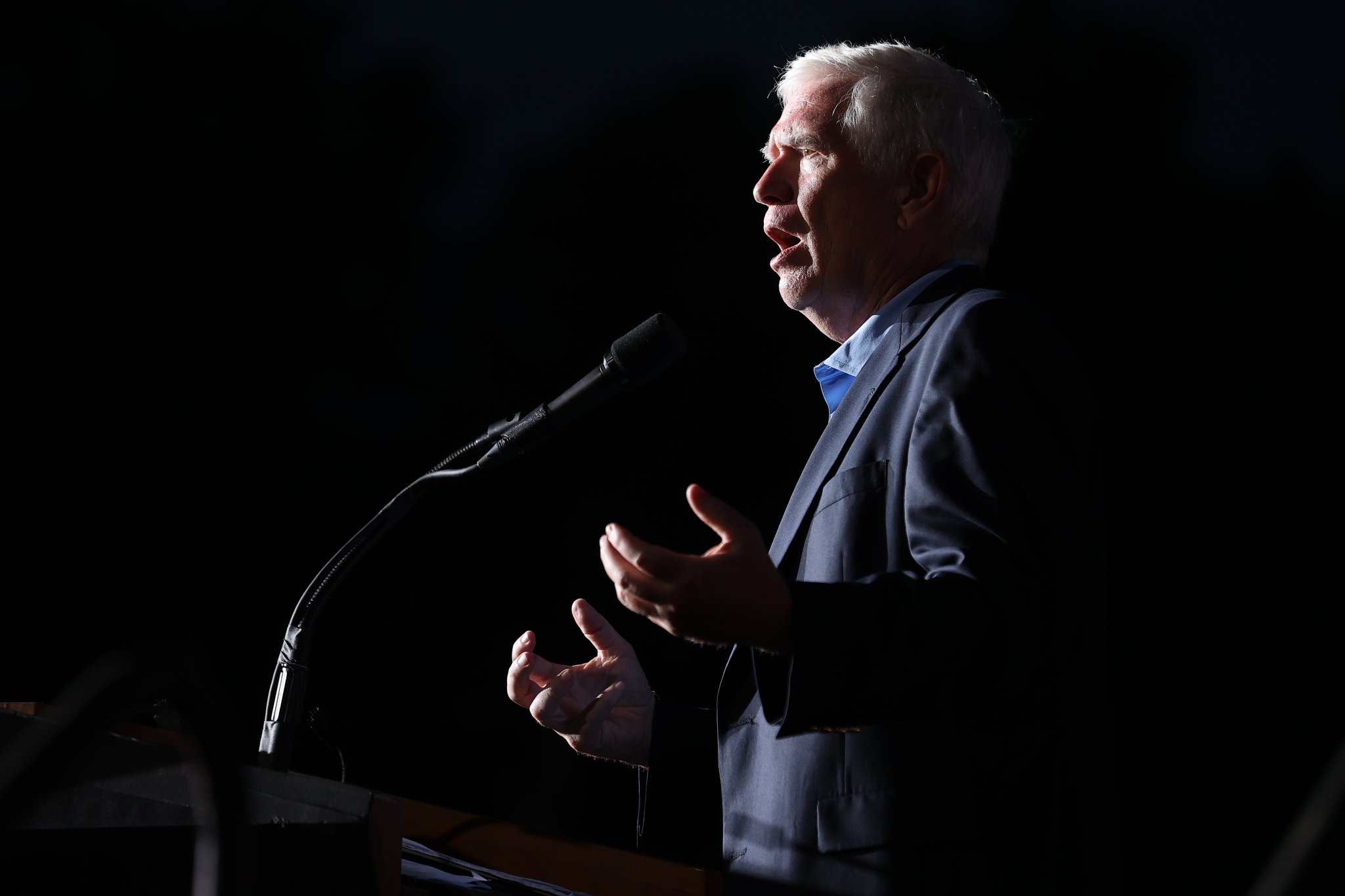 Trump ditched Mo Brooks for going ‘woke.’ Now he’s rising again in the polls.