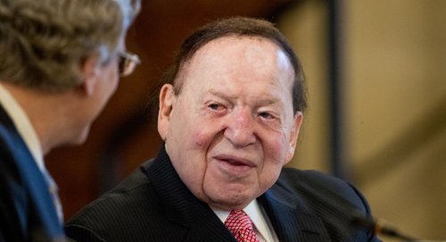 GOP megadonor Adelson publicly breaks with Bannon