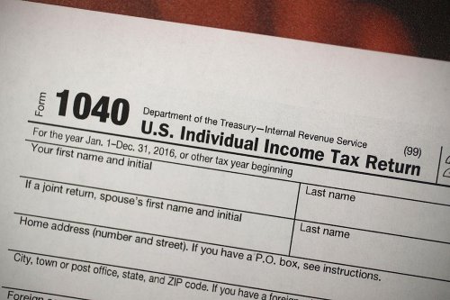 Average tax refund down 17 percent, IRS reports
