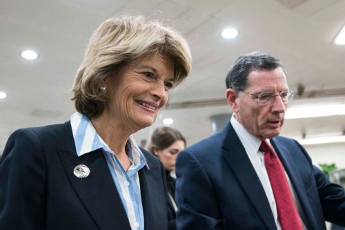 Sen. Barrasso backs Murkowski after Trump targets her