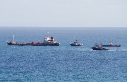 Trump threatens a 25 percent tariff on countries that buy oil and gas from Venezuela