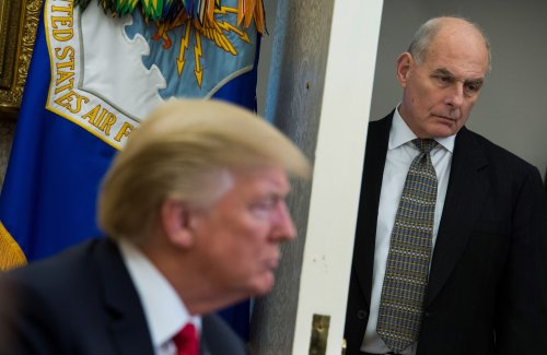 Ex-Trump aides emerge to back Kelly's harsh warnings