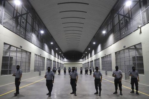Supreme Court blocks Trump from conducting more deportations under Alien Enemies Act