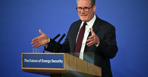 Keir Starmer bets on green patriotism to beat fossil fuels — and Farage