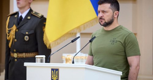 Zelenskyy begs West for total ban on Russian travelers