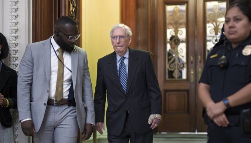 No, Mitch McConnell photo is not AI or from 2023