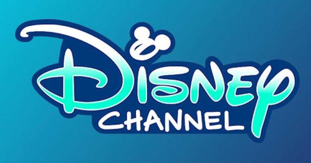 Former Disney Co-Stars Kiss in Viral Video