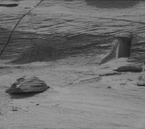 Life on the Red Planet? NASA’s Curiosity rover spots a ‘doorway’ on Mars